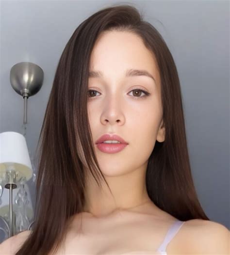 Ellie Leen (Model) Wiki, Age, Biography, Net Worth,。